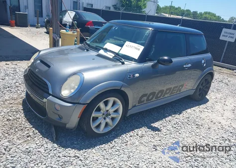 2004 Mini Cooper S из США, поврежденный, VIN WMWRE33444TD78125
